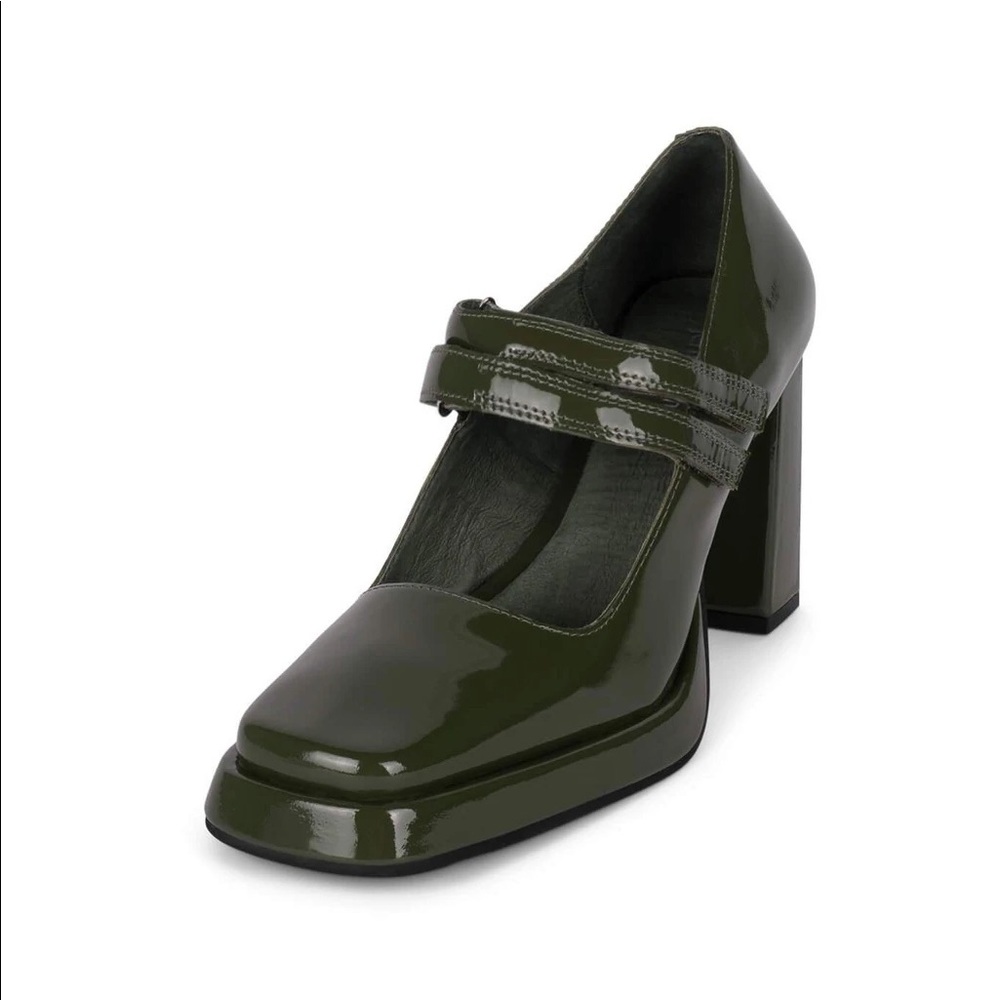 Jeffrey Campbell Magnus